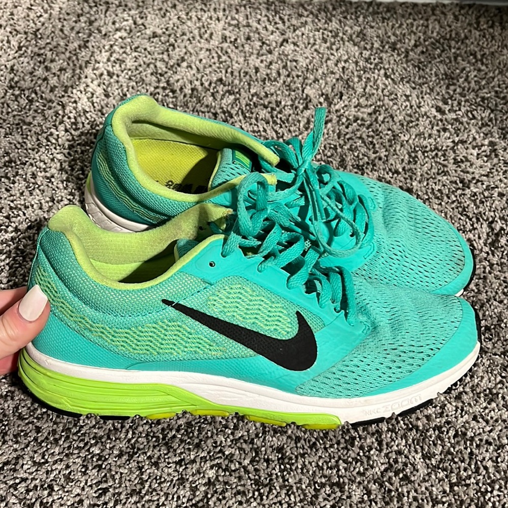 Green Nike zoom fly 2